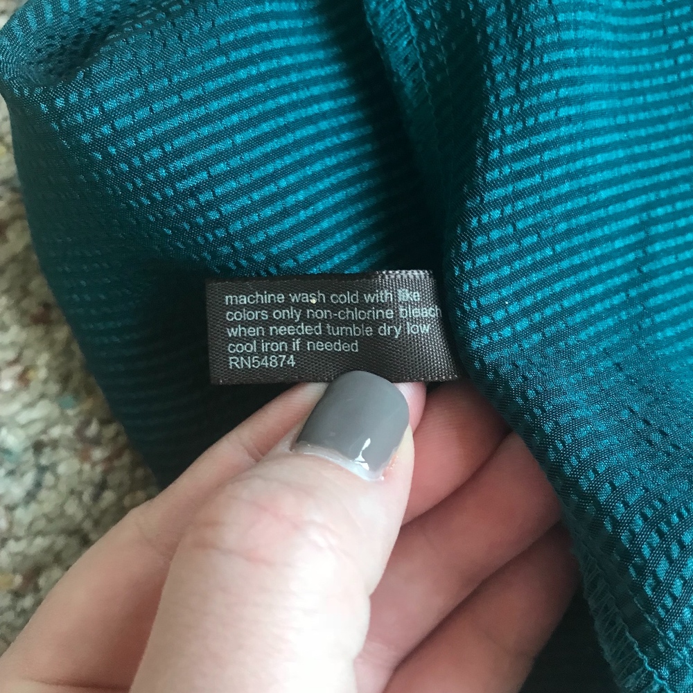 The Limited - Ruffle V-Neck Tank Top - Picture 6 of 6